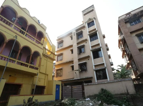 B S Guest House by OYO Rooms