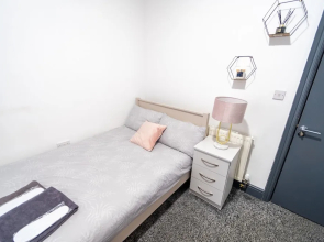 Spacious Studio Near City Centre!