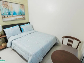 A2JSuites Bedroom Taal View Luxury Smart Home Suite Near Skyranch