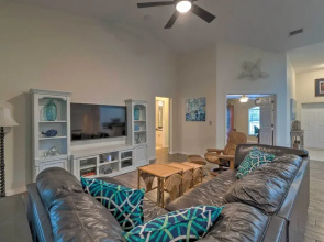 Breezy Gulf Coast Getaway ~ 4 Mi to Beach Park