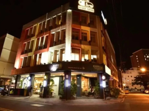 Hive Backpackers