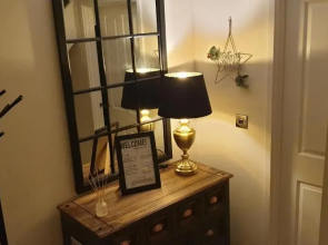 Luxury Small Cozy House With Lake View