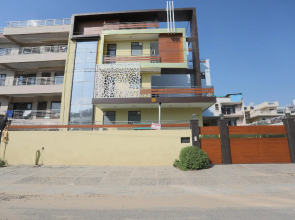 OYO 567 Hotel Royal Stay Inn