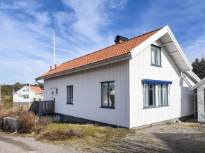 Awesome Home in Grebbestad With 4 Bedrooms and Wifi