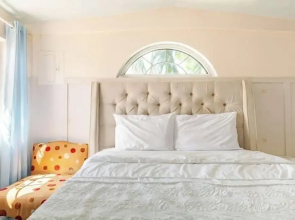 The cloud room At Csompo Silver Manor