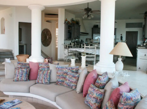Villa Thunderbird