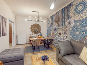 Motley Elegant Apartment by Estia