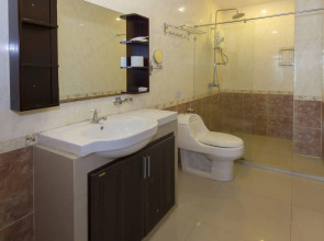 Royal Q&D Suites Hotel