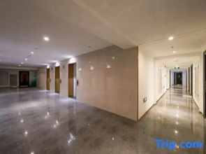 Huayi Select Hotel (Dalian Venice Water City Port East Fifth Street)