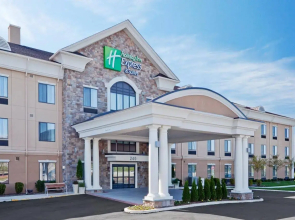 Holiday Inn Express & Suites Warminster - Horsham by IHG