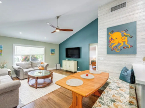 Walk to Harry Harris Beach: Modern Coastal Escape!