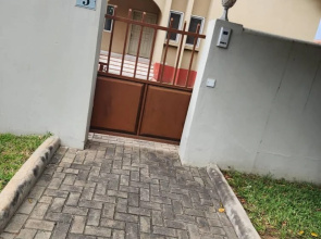 3 Bed House - Sleeps 9 - Pets - Garden - Parking