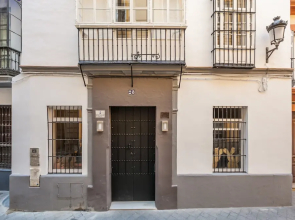 Tomás de Ibarra Pool & Luxury Apartments