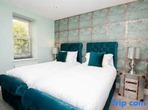 Your Apartment | Bristol Rowan Tree - No.5