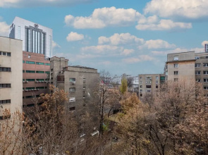 Parisian-Inspired 1BR in the Heart of Bucharest - Balcony, AC & Fully Equipped
