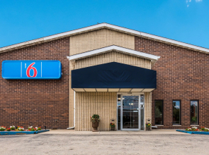Motel 6 Madison, WI - East
