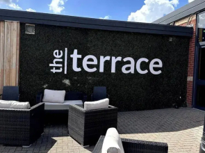 Harwich - Caravan - Sleeps 10 - Garden - Pool