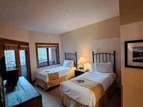 Beautiful 2br In River Run - Kids Ski Free! 2 Bedroom Condo by RedAwning