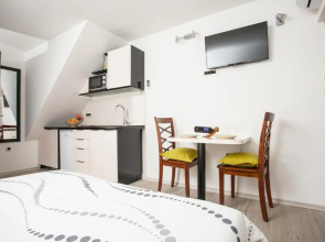 Apartments & Room Kartolina