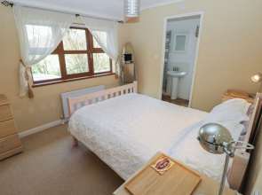 3 Riverside Lodge