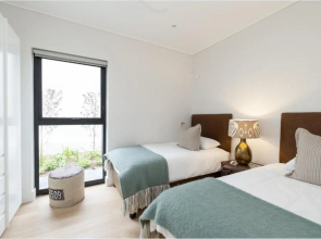 Sunset Villa - brand new home 200m from the beach - top floor only