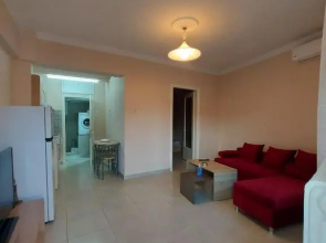 2020 renovated, sunny apartment with yard/garden