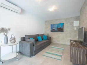 Panorama Residence 2min drive from the Beach
