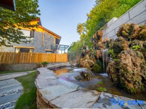 Yiyun Country House (Wudang Mountain Entrance Store)