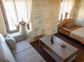 Traditional Stonehouse Vicky
