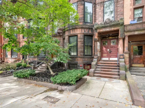 Stylish Brownstone Back Bay Apartments
