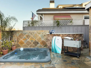 Sand Castle by Avantstay Beach House on Balboa Peninsula w/ Patio & Hot Tub