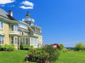 Captain Nickels Inn