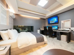 The Nox Hotel