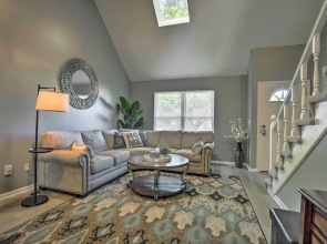 Modern Townhome w/ Fireplace: Near Stoll Park