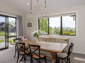 NIGE17 - Wanaka's Oasis Escape