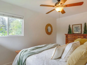 Modern Creekside Home: 9 Mi to Downtown Denver