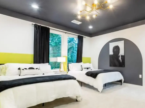 Hot Tub Time Machine Clubhouse DT 6 Min Drive