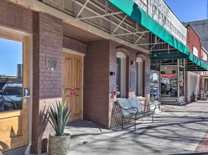 Centrally Located San Marcos Unit w/ Parking!
