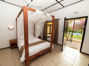 Safari Beach Lodge