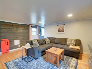 Ocean-themed Westport Home: Bike to Ocean!