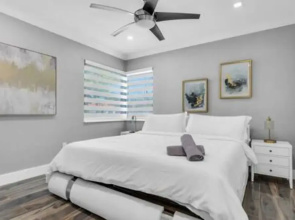 600 SW 31st Ave Pool Patio 4 Queen Beds Sleep 8 Parking