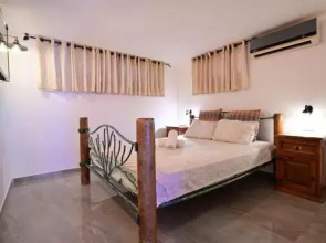 Sweet Home, Only 7 Min to the beach!