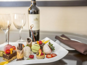 Omni Los Angeles Hotel at California Plaza