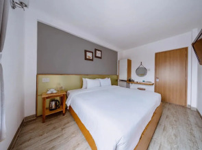 Отель Happy Life Green