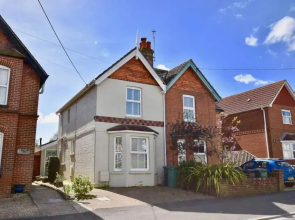 Blackberry 4 Bed Bembridge Holiday Home (Sleeps 6 Adults and 2 Children)