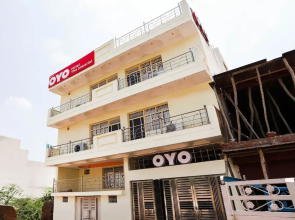 Oyo 43958 The Imperial Hotel