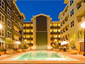 Global Luxury Suites at Commodore Drive