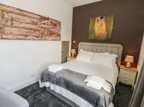 One Eight Three Guest Cottage