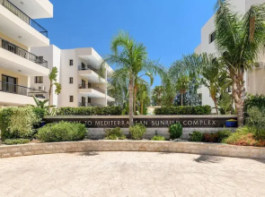 2 bed Apartment Overlooking Pool - Oroklini