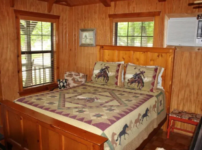 Double U Barr Ranch - Cowboy Cabin